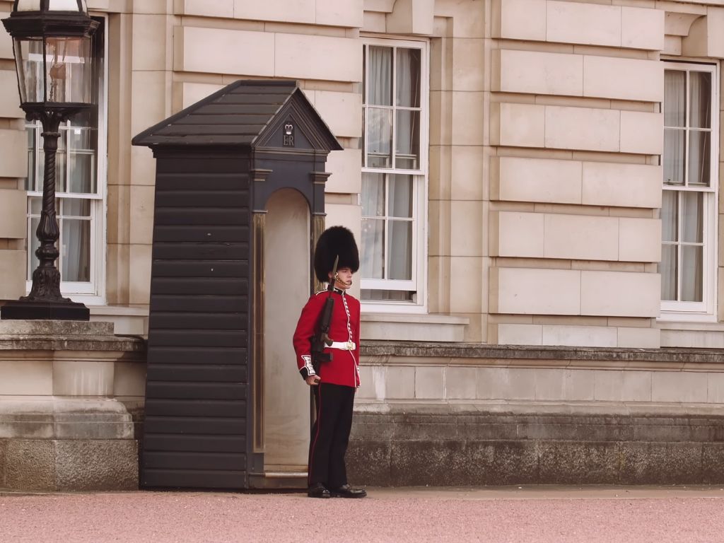 palace guard london